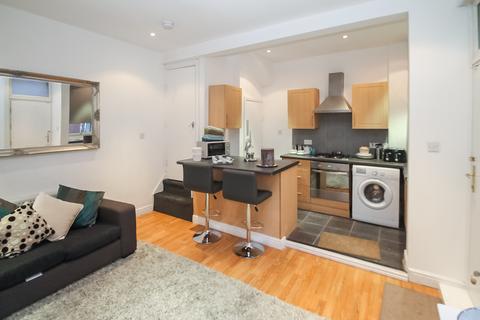 4 bedroom terraced house to rent, Kings Avenue, Hyde Park
