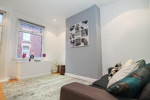 4 bedroom terraced house to rent, Kings Avenue, Hyde Park