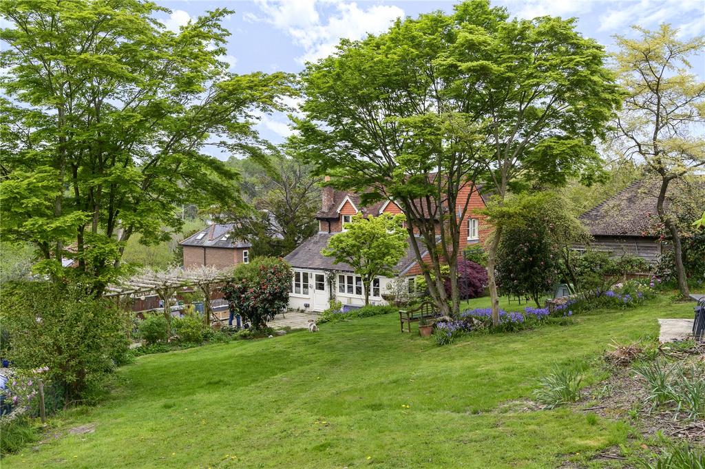 The Street, Dockenfield, Farnham, GU10 3 bed detached house £899,950