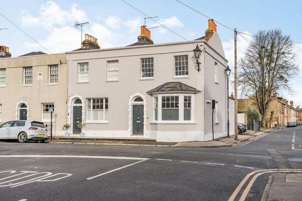 Grove Road, Windsor, Berkshire 3 bed end of terrace house £795,000