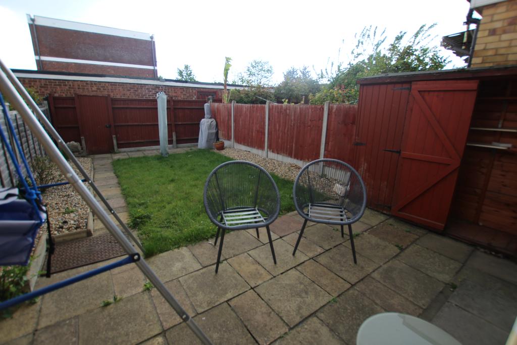 Ashurst Drive, Ilford IG6 3 bed semidetached house £1,750 pcm (£404 pw)