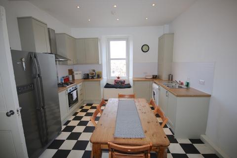 5 bedroom flat to rent, West Port, Edinburgh, EH3