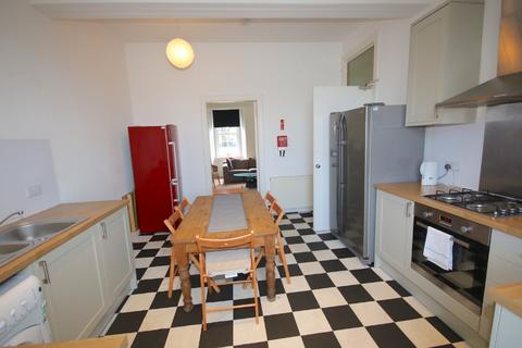 5 bedroom flat to rent, West Port, Edinburgh, EH3