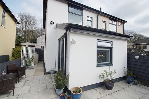 2 Hawthorpe Grove, Uppermill, Oldham, OL3 6BW