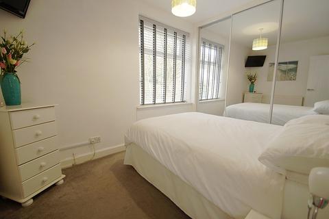 2 Hawthorpe Grove, Uppermill, Oldham, OL3 6BW