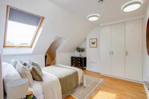 Flat C, 19 King Edwards Gardens, London, W3 9RE