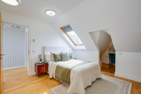 Flat C, 19 King Edwards Gardens, London, W3 9RE
