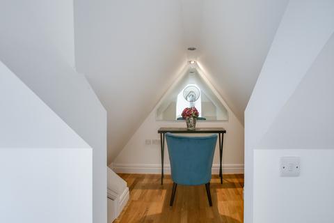 Flat C, 19 King Edwards Gardens, London, W3 9RE