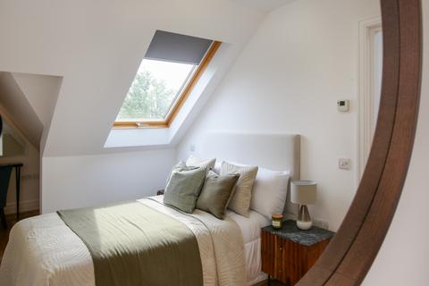 Flat C, 19 King Edwards Gardens, London, W3 9RE