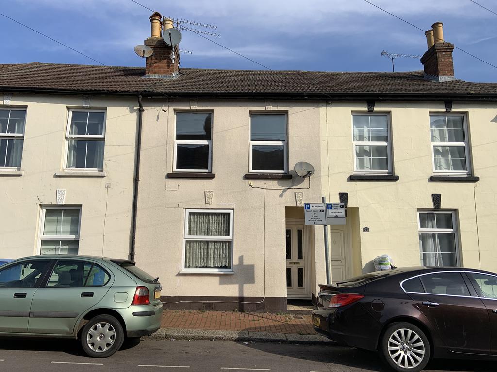 Lysons Road, Aldershot, Hampshire, GU11 3 bed terraced house £265,000