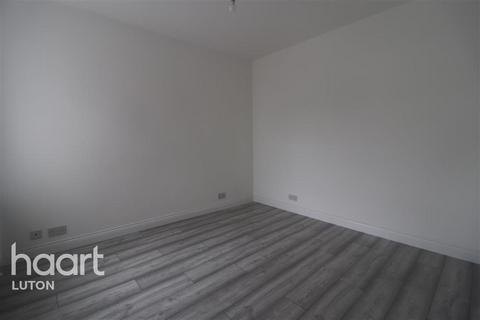 3 bedroom end of terrace house to rent, Malvern Road, Luton