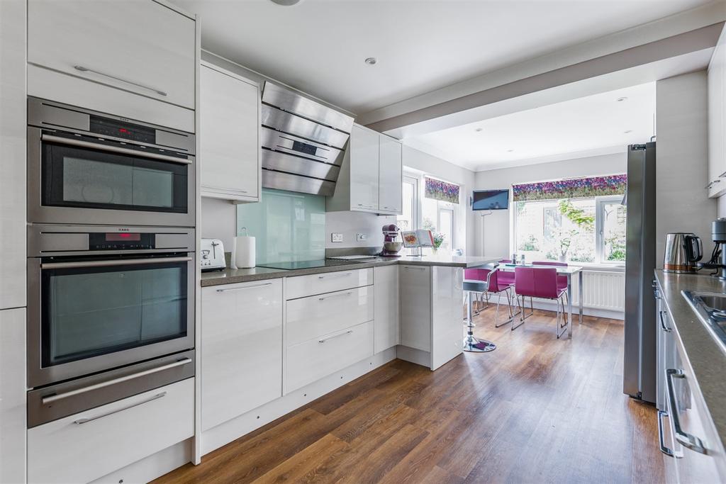 Kitchen/Family room