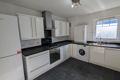 3 bedroom flat to rent, St Clair Street, City Centre, Aberdeen, AB24