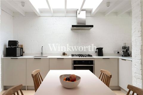 2 bedroom apartment for sale, Kirkstall Avenue, London, N17