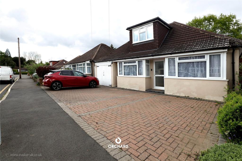 The Greenway, Ickenham, UB10 4 bed detached house £850,000