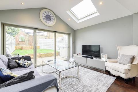6 Winfrith Road, London, SW18 3BD