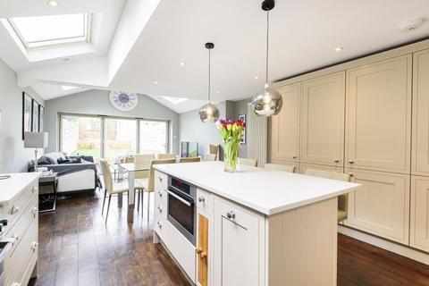 6 Winfrith Road, London, SW18 3BD