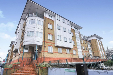 2 bedroom flat to rent, Homesdale Road, Bromley, BR2