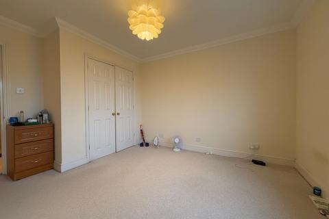 2 bedroom flat to rent, Homesdale Road, Bromley, BR2