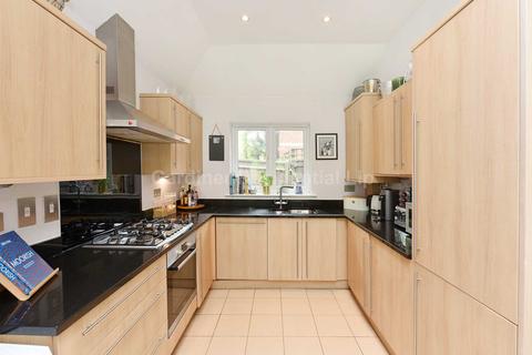 10 Pendlewood Close, London, W5 1UB