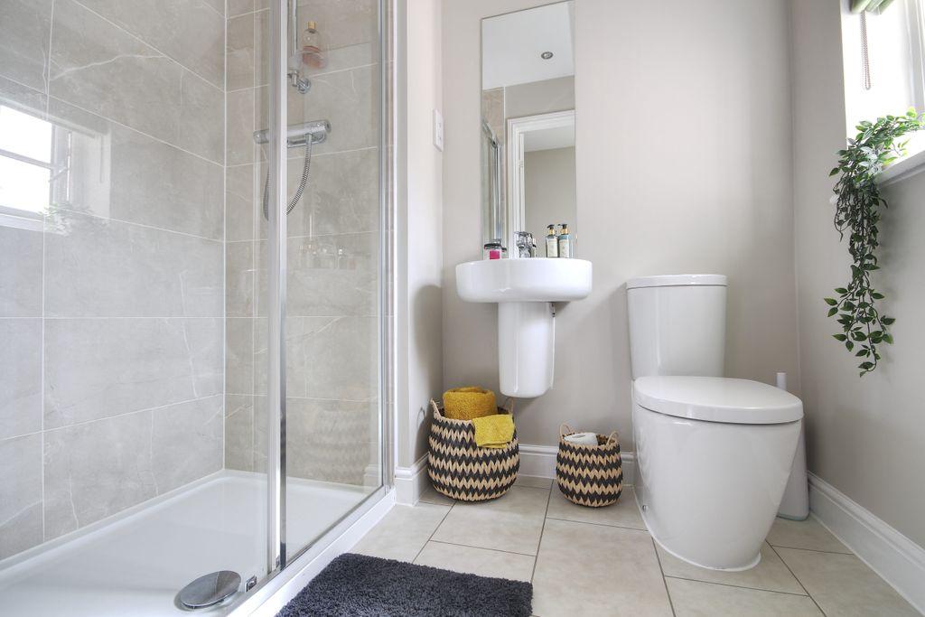 Ensuite to Bed 1