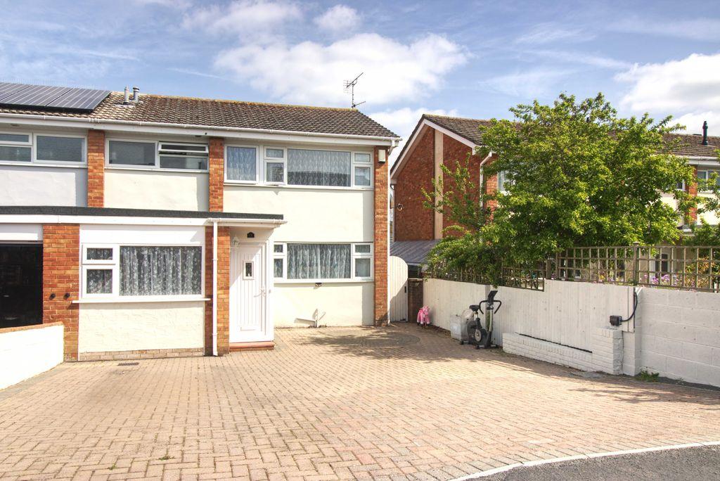 Shrubbery Close, Barnstaple EX32 9DG 3 bed semidetached house £310,000