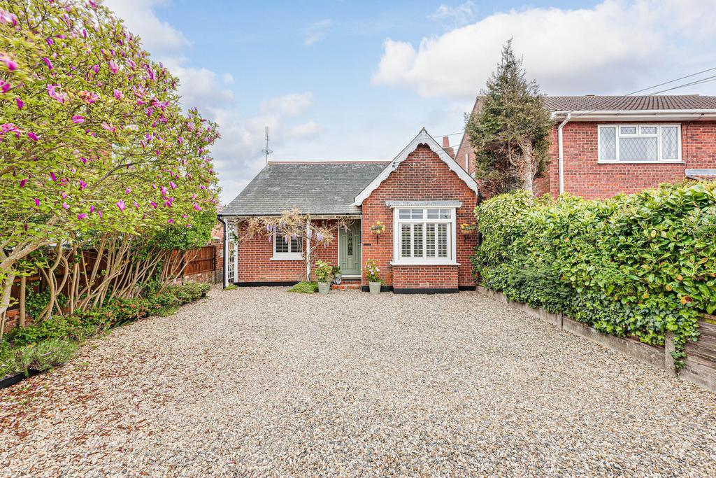 Ashingdon Road, Rochford, SS4 3 bed detached house for sale £460,000