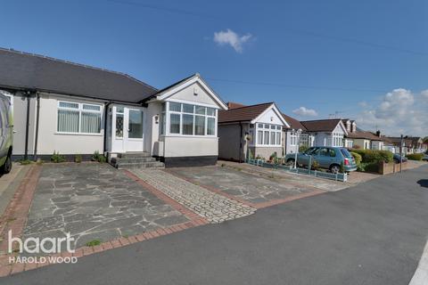 23 Court Avenue, Romford, RM3 0XS