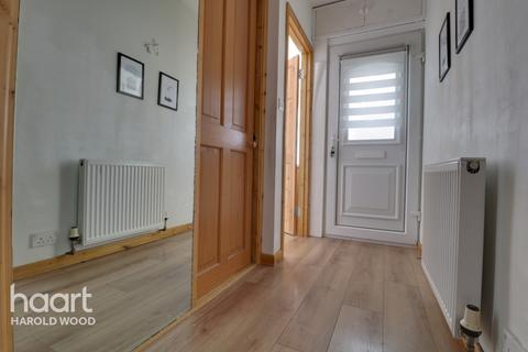 23 Court Avenue, Romford, RM3 0XS