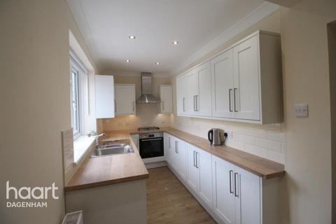 3 bedroom end of terrace house to rent, Terrace Walk, Dagenham