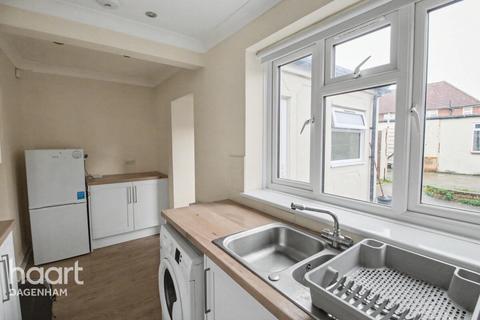 3 bedroom end of terrace house to rent, Terrace Walk, Dagenham