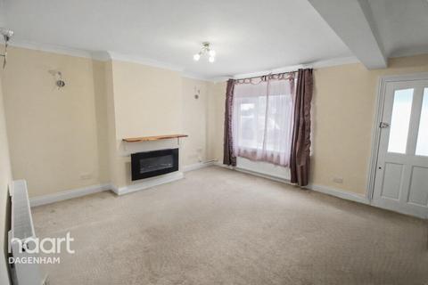 3 bedroom end of terrace house to rent, Terrace Walk, Dagenham