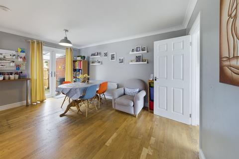 10 Mountbatten Close, Thetford, IP24 2LA