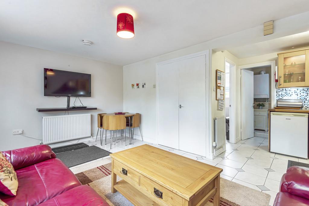 10a Open Plan Living Room and Kitchen