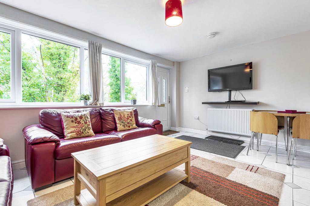 10a Open Plan Living Room and Dining Kitchen