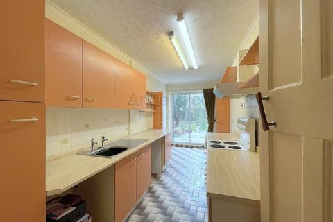 53 Beccles Road, Lowestoft, NR33 8QT