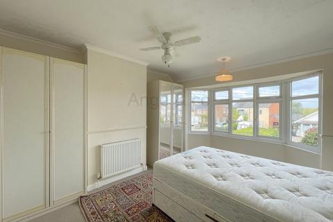 53 Beccles Road, Lowestoft, NR33 8QT