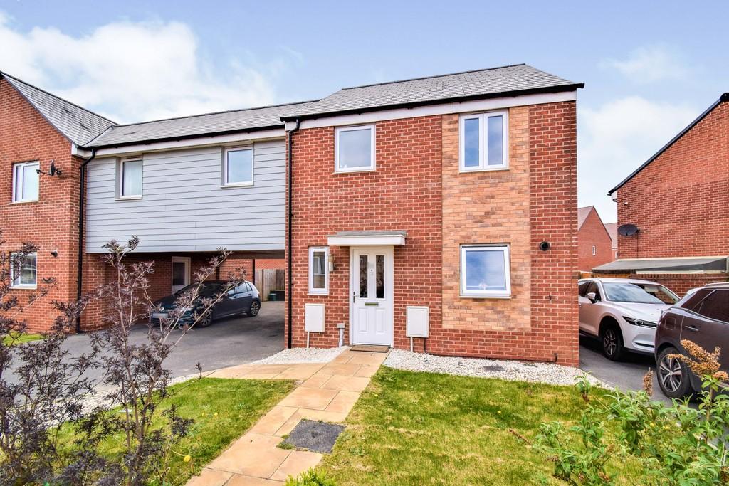 Martin Hunt Drive, Colchester 3 bed link detached house £1,450 pcm (£