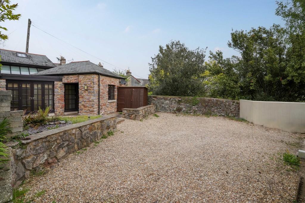 Forde Park, Newton Abbot 2 bed barn conversion £250,000