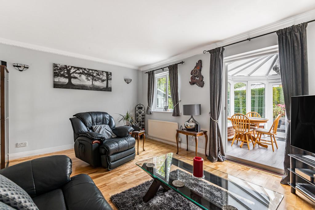 Lorne Gardens, Knaphill 3 bed detached house £585,000