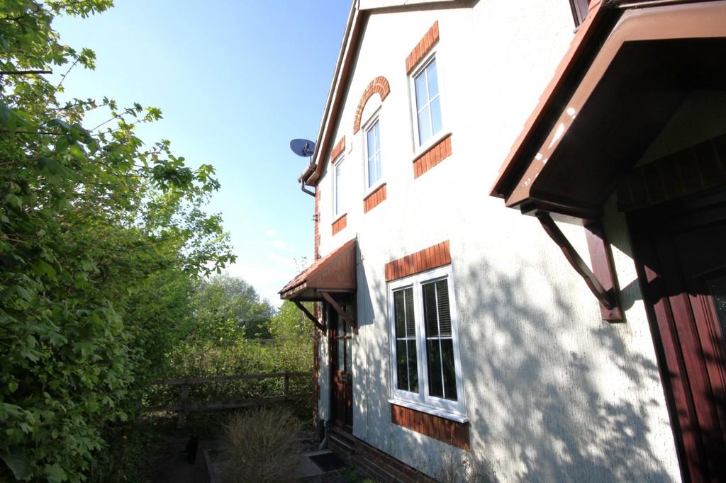 Rosemary Gardens, Whiteley 2 bed end of terrace house £300,000