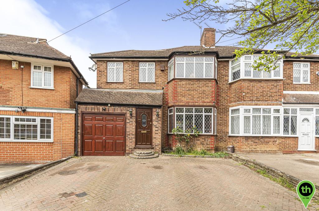 Parsons Crescent, Edgware 3 bed semidetached house £695,000