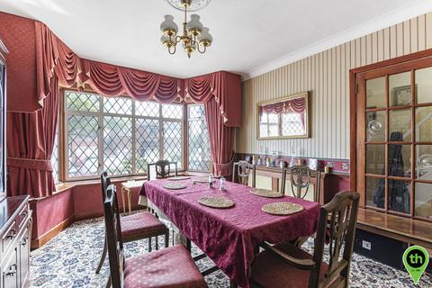 17 Parsons Crescent, Edgware, HA8 8QG