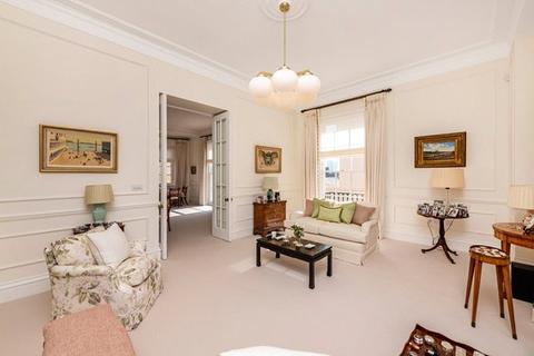 3 bedroom apartment for sale - Cumberland Terrace, Regent's Park, London, NW1