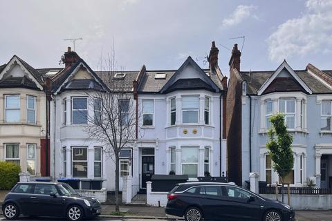 3 bedroom apartment for sale, Leghorn Road, NW10