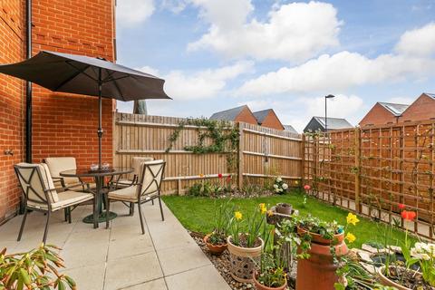 6 Khosla Road, Winchester, SO22 6GT