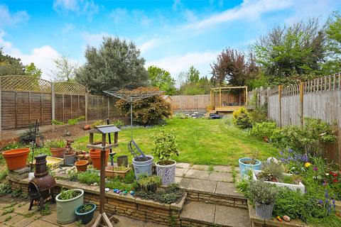 4 Ormond Drive, Hampton, TW12 2TN