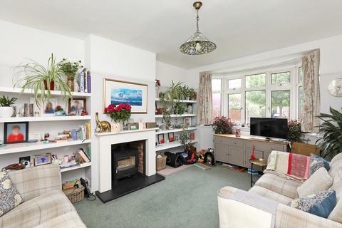 4 Ormond Drive, Hampton, TW12 2TN