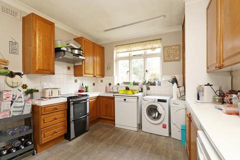 4 Ormond Drive, Hampton, TW12 2TN
