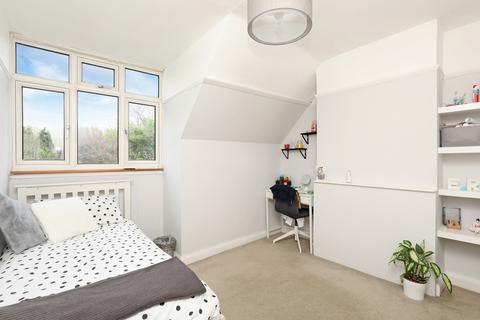 4 Ormond Drive, Hampton, TW12 2TN